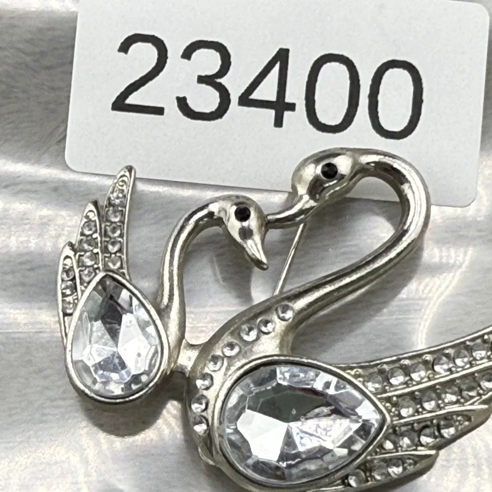 Vintage Estate Brooch Silver Tone Rhinestone Swan Bird Pin